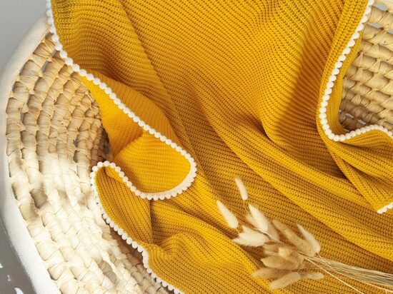 Adītā sega - dzeltena