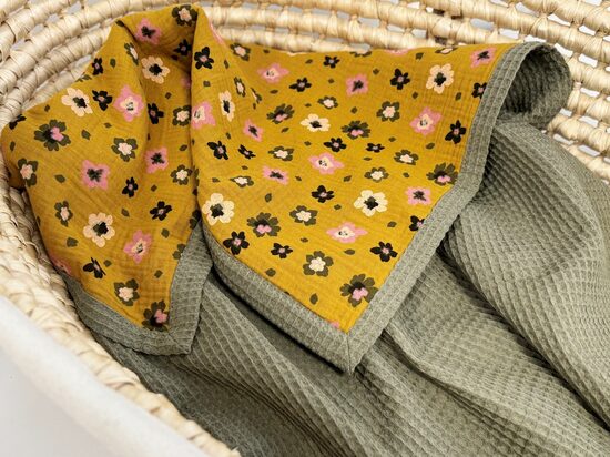 Vafeļsega - olīvzaļās puķes