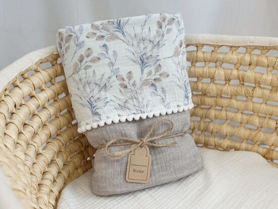 Muslīna sega - bēšās lapiņas